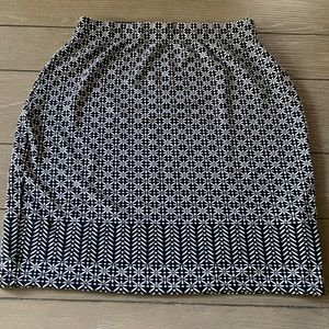 Max Studio modern print Bkack & WhiteSkirt